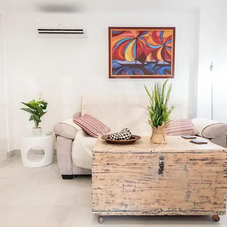 Comfortable And Charming With Terrace By Rems Apartment