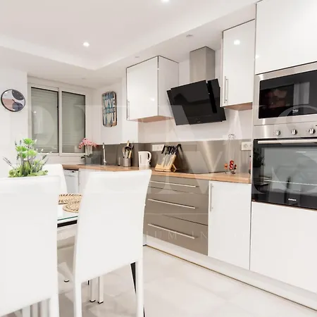 Comfortable And Charming With Terrace By Rems Apartment *